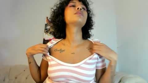 Snapshot of evangely15_ chatting on January 12, 2025, 12:49 am evangely15_ online show from January 12, 2025, 12:49 am