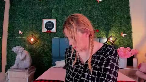  Evangelyne  online show from March 12, 2026, 7:20 pm