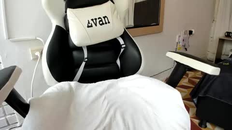 Evan online show from March 3, 2025, 6:33 pm