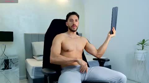 E V A N S online show from June 15, 2026, 12:46 am