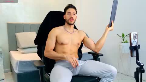 E V A N S online show from June 29, 2026, 1:01 am