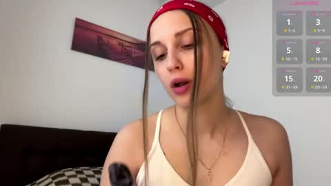 evarenard_ online show from April 28, 2026, 5:18 pm