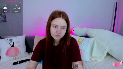 Snapshot of evarey_ chatting on March 30, 2026, 4:35 am Adelina online show from March 30, 2026, 4:35 am