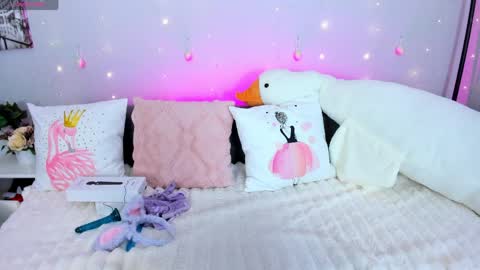 Snapshot of evarey_ chatting on April 4, 2026, 4:22 am Adelina online show from April 4, 2026, 4:22 am