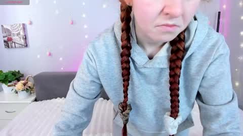 Snapshot of evarey_ chatting on April 5, 2026, 4:09 am Adelina online show from April 5, 2026, 4:09 am