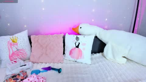 Snapshot of evarey_ chatting on April 13, 2026, 4:51 am Adelina online show from April 13, 2026, 4:51 am