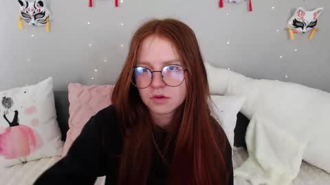 Snapshot of evarey_ chatting on May 5, 2026, 4:31 am Adelina online show from May 5, 2026, 4:31 am