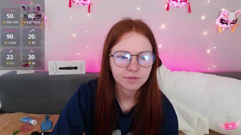 Snapshot of evarey_ chatting on May 7, 2026, 5:02 am Adelina online show from May 7, 2026, 5:02 am