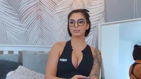 Snapshot of evareyss chatting on December 29, 2024, 6:27 pm evareyss online show from December 29, 2024, 6:27 pm