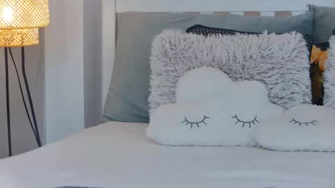 Snapshot of evareyss chatting on February 18, 2025, 8:27 am evareyss online show from February 18, 2025, 8:27 am