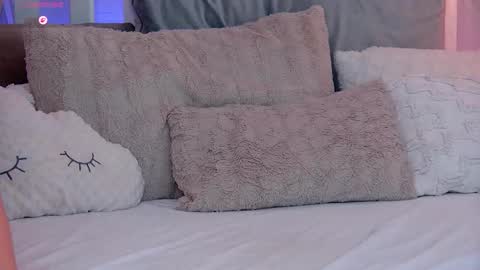 evareyss online show from March 9, 2026, 2:32 pm