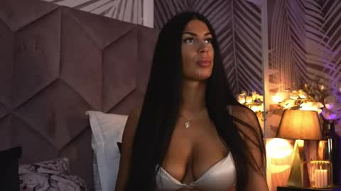 EvaRhea online show from April 29, 2026, 2:48 am