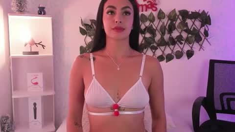 EVARITZ online show from December 5, 2025, 1:42 pm