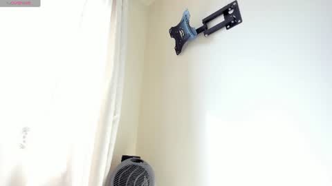 Snapshot of evaritz__ chatting on July 28, 2026, 2:13 pm EVARITZ online show from July 28, 2026, 2:13 pm