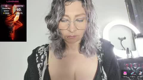 evasaenz online show from March 11, 2025, 12:11 am