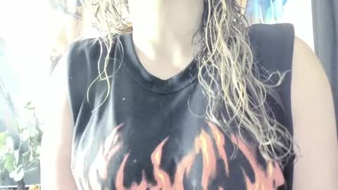 evasaenz online show from June 3, 2026, 1:25 pm