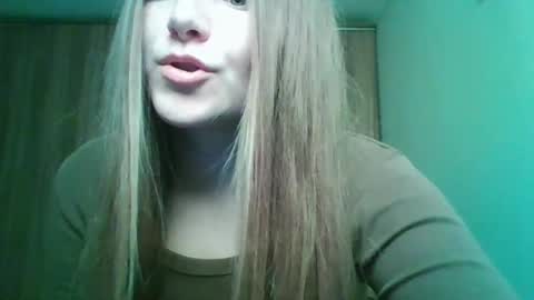 evasapples2026 online show from March 2, 2026, 4:25 pm