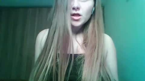 evasapples2026 online show from March 17, 2026, 9:51 pm