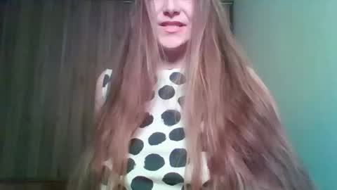 evasapples2026 online show from April 26, 2026, 8:17 pm