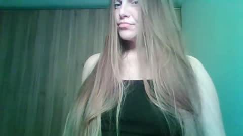 evasapples2026 online show from April 29, 2026, 11:22 pm