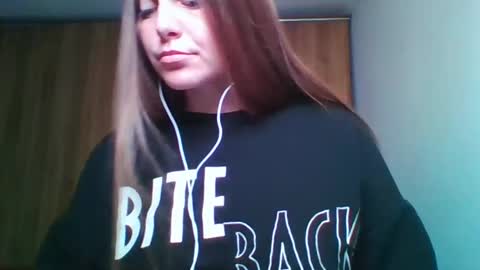 Snapshot of evasapples2026 chatting on May 16, 2026, 7:34 pm evasapples2026 online show from May 16, 2026, 7:34 pm
