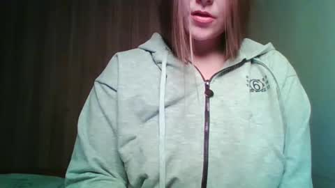 Snapshot of evasapples2026 chatting on May 17, 2026, 8:38 pm evasapples2026 online show from May 17, 2026, 8:38 pm