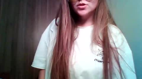 Snapshot of evasapples2026 chatting on June 8, 2026, 10:43 pm evasapples2026 online show from June 8, 2026, 10:43 pm