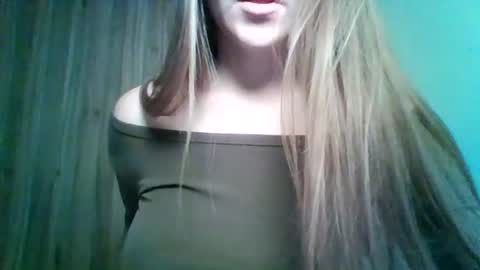 Snapshot of evasapples2026 chatting on June 14, 2026, 2:19 pm evasapples2026 online show from June 14, 2026, 2:19 pm