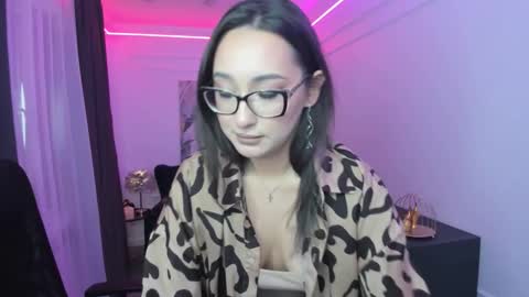 evasarazardje online show from March 6, 2026, 11:39 am