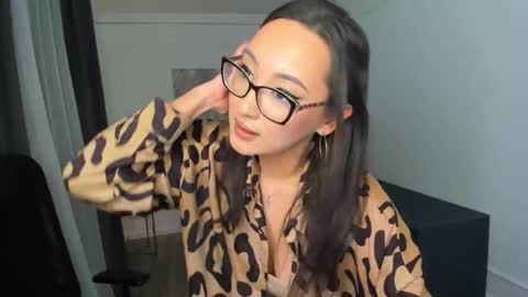 evasarazardje online show from March 8, 2026, 8:01 pm