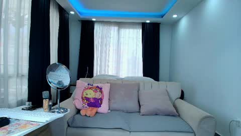 EVA LUNA online show from May 21, 2026, 12:01 pm