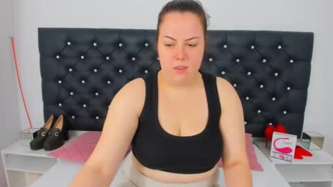 Snapshot of evawetdream chatting on December 3, 2024, 8:16 am Eva online show from December 3, 2024, 8:16 am