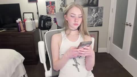 Snapshot of eve003300 chatting on December 4, 2024, 11:13 pm Goddess Eve online show from December 4, 2024, 11:13 pm