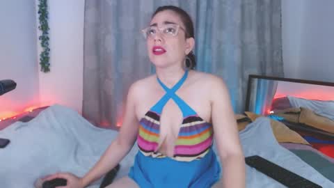 Snapshot of eve_blue77 chatting on December 27, 2024, 4:36 am Eve Blue friends. IG eve blue77 TW EveBlue 1 OF eveblue7 online show from December 27, 2024, 4:36 am