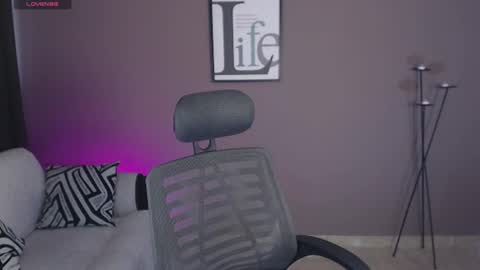 Snapshot of evee_e chatting on July 10, 2026, 1:58 pm Evee online show from July 10, 2026, 1:58 pm