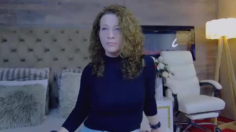 EveHamilton online show from January 23, 2025, 7:40 pm