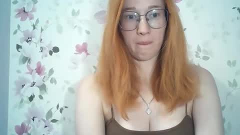 Snapshot of eveliina_shy chatting on June 1, 2026, 10:28 am Evelina online show from June 1, 2026, 10:28 am