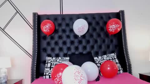 Snapshot of evelin_diaz_ chatting on February 14, 2025, 12:47 pm Evelin online show from February 14, 2025, 12:47 pm