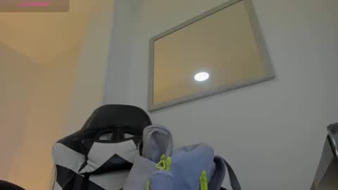 BELLA online show from December 15, 2025, 12:09 pm