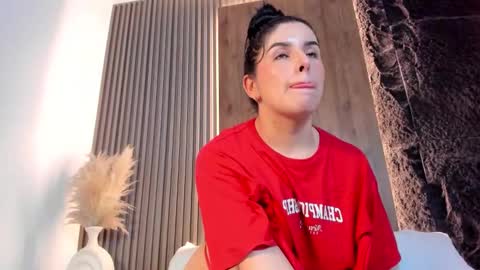 Snapshot of evelin_lopezz chatting on November 11, 2025, 2:22 am E V E L I N online show from November 11, 2025, 2:22 am