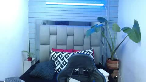 evelin zaens online show from April 28, 2026, 4:06 am