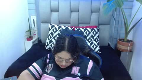evelin zaens online show from April 29, 2026, 5:11 am