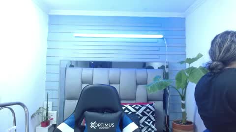 Snapshot of evelin_zaens chatting on May 8, 2026, 5:24 am evelin zaens online show from May 8, 2026, 5:24 am