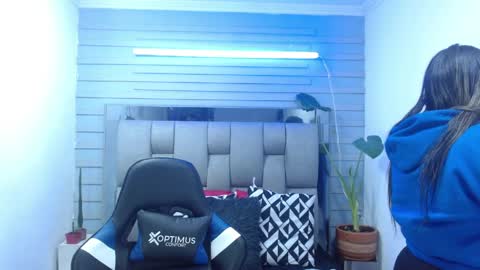 Snapshot of evelin_zaens chatting on June 9, 2026, 3:40 am evelin zaens online show from June 9, 2026, 3:40 am