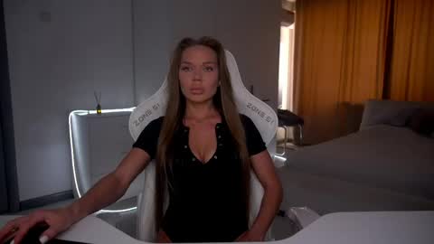 Snapshot of evelina_fox chatting on May 11, 2026, 11:49 am Evelina online show from May 11, 2026, 11:49 am