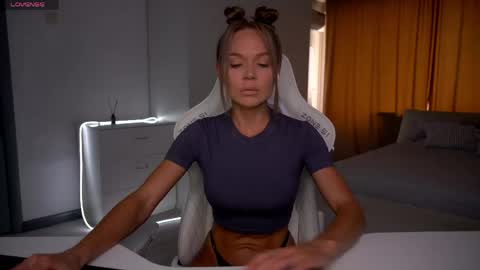 Snapshot of evelina_fox chatting on June 6, 2026, 8:30 am Evelina online show from June 6, 2026, 8:30 am