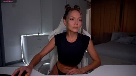 Snapshot of evelina_fox chatting on June 28, 2026, 1:39 pm Evelina online show from June 28, 2026, 1:39 pm
