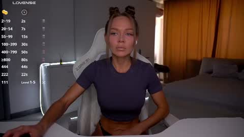 Snapshot of evelina_fox chatting on July 5, 2026, 8:32 am Evelina online show from July 5, 2026, 8:32 am