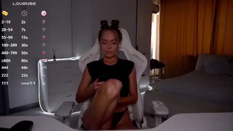 Snapshot of evelina_fox chatting on July 16, 2026, 1:17 pm Evelina online show from July 16, 2026, 1:17 pm