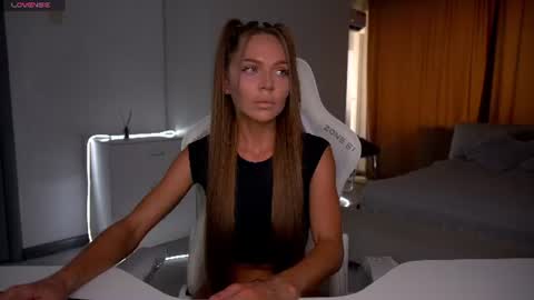 Snapshot of evelina_fox chatting on July 25, 2026, 12:25 pm Evelina online show from July 25, 2026, 12:25 pm